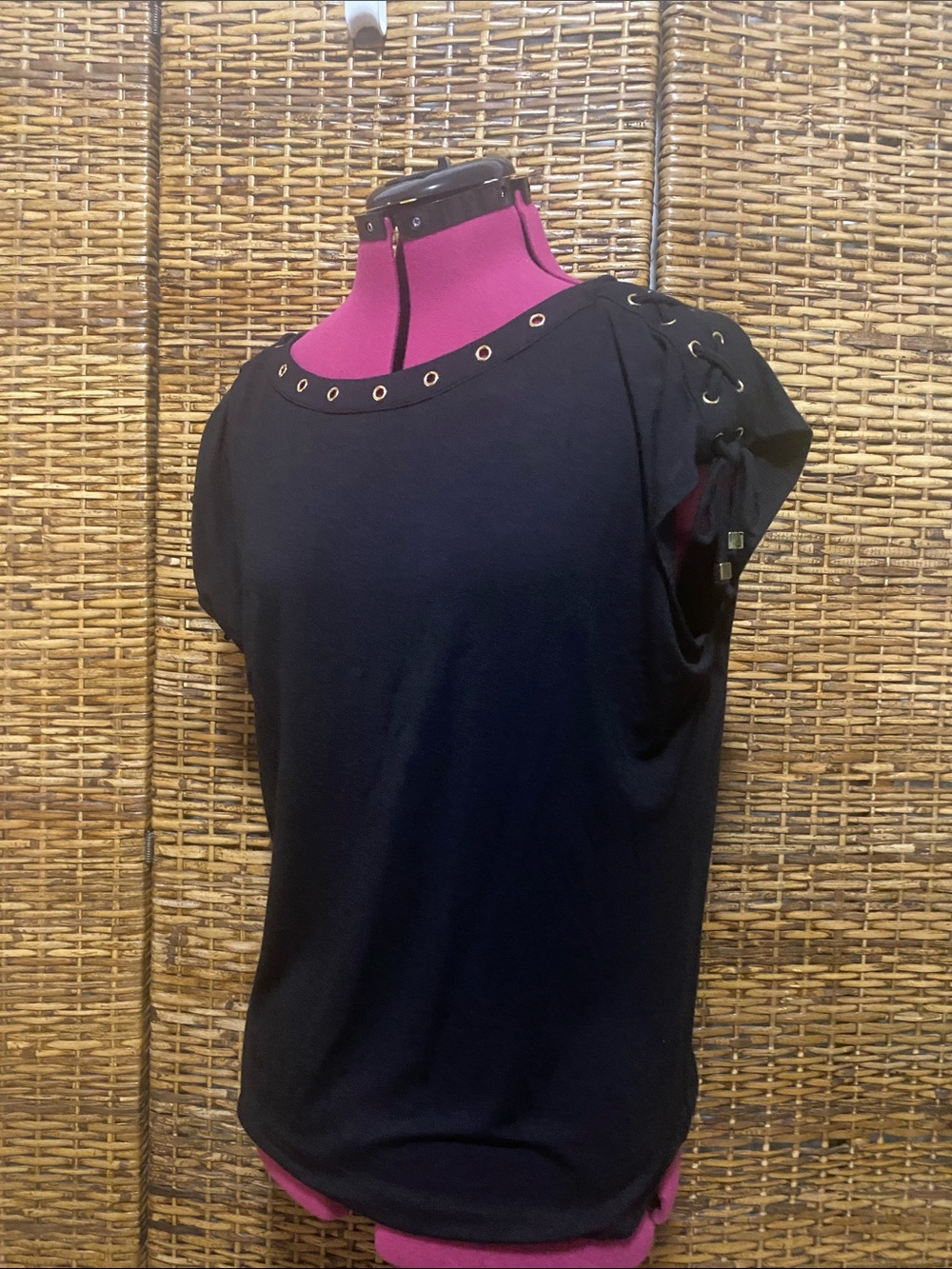 EUC Carmen Marc Valvo black gold riveted lace up shoulders dressy T-shirt L